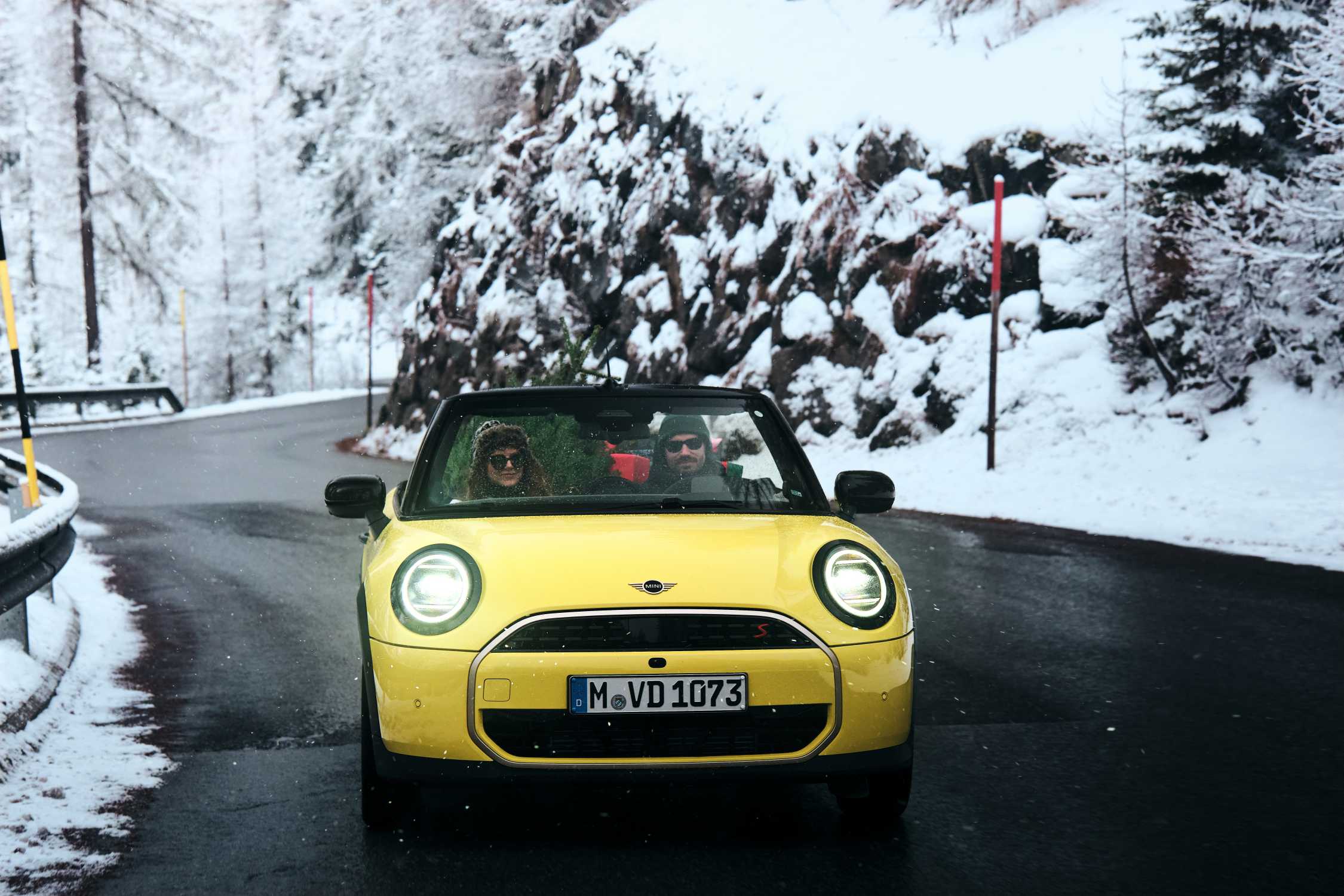 MINI Cooper Cabrio S in winter (12/2024).