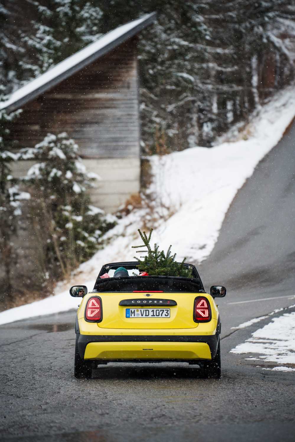 MINI Cooper Cabrio S in winter (12/2024).