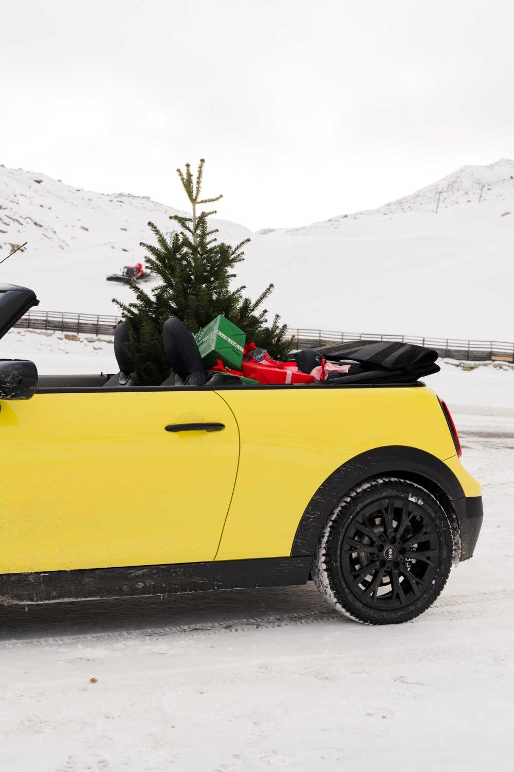 MINI Cooper Cabrio S in winter (12/2024).