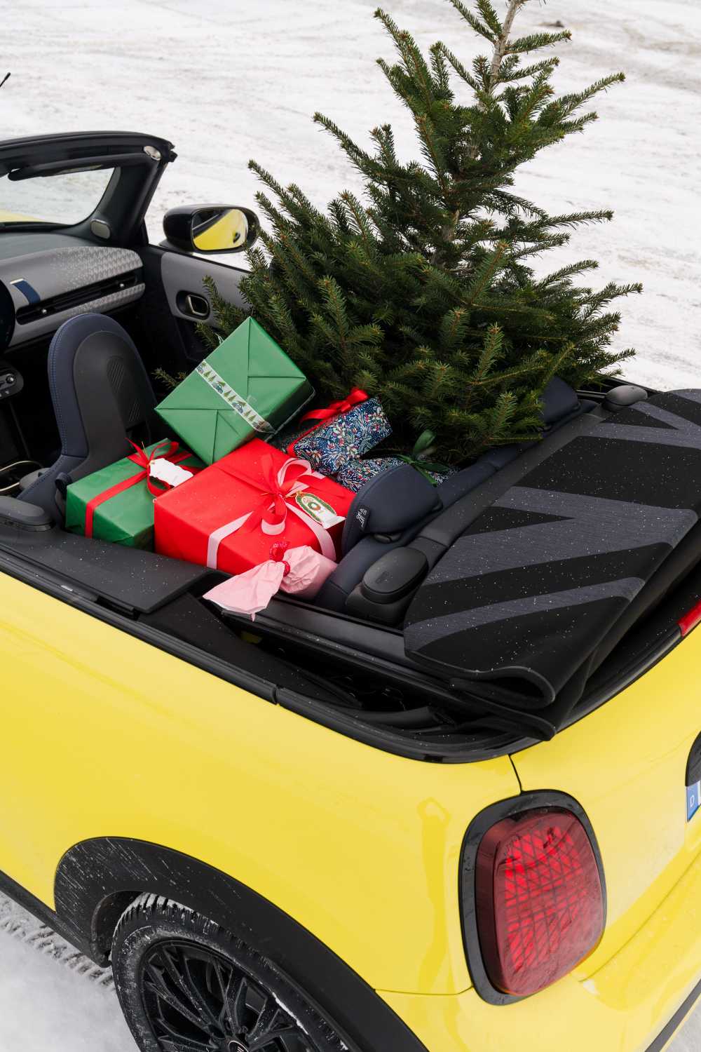 MINI Cooper Cabrio S in winter (12/2024).