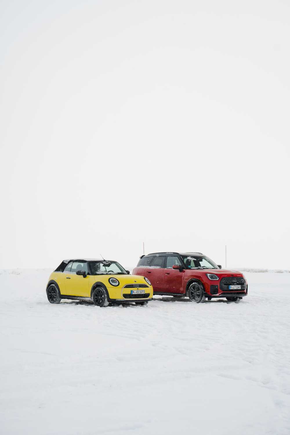 MINI Cooper ConvertibleS and MINI Countryman S ALL4 in winter (12/2024).