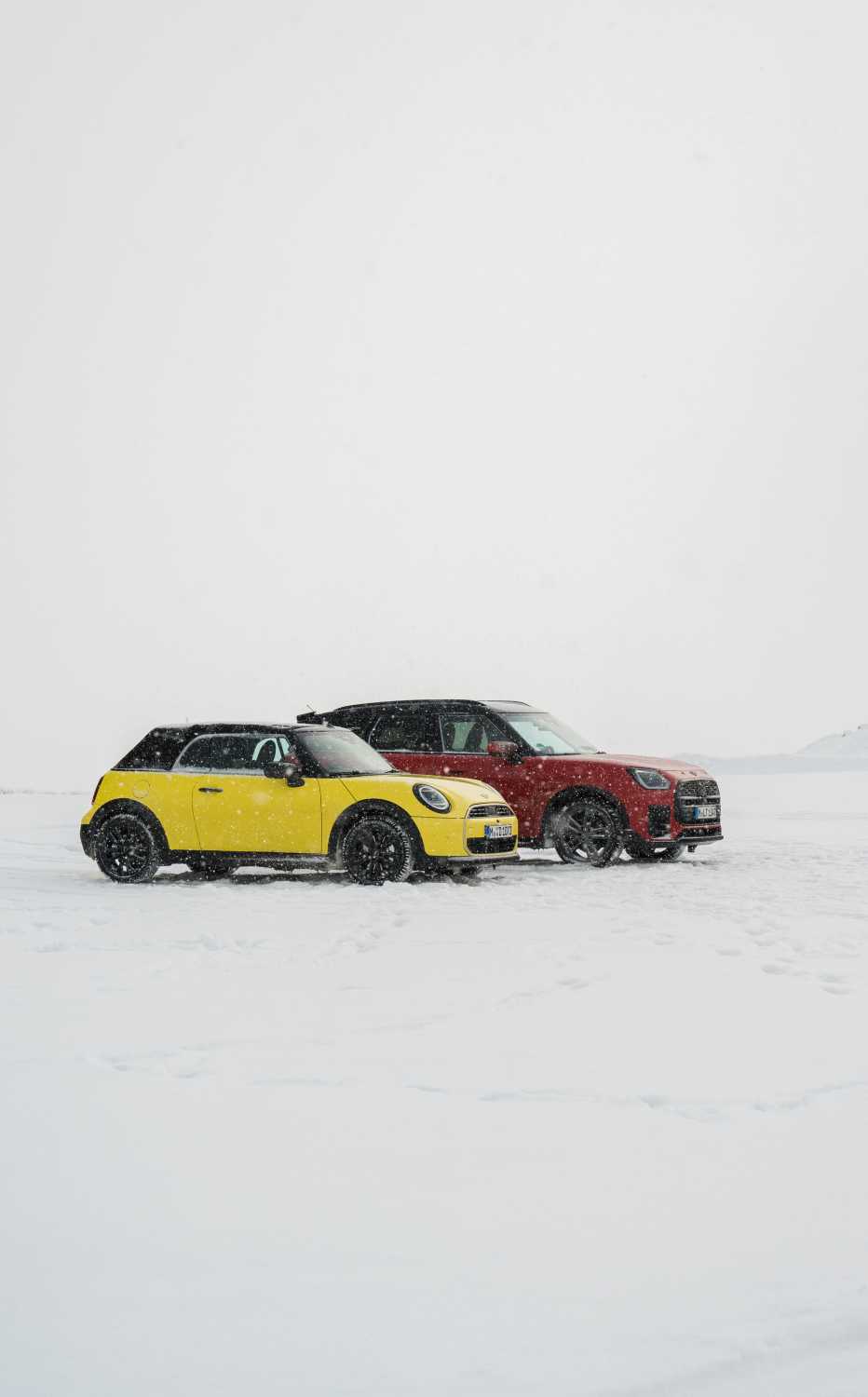 MINI Cooper ConvertibleS and MINI Countryman S ALL4 in winter (12/2024).