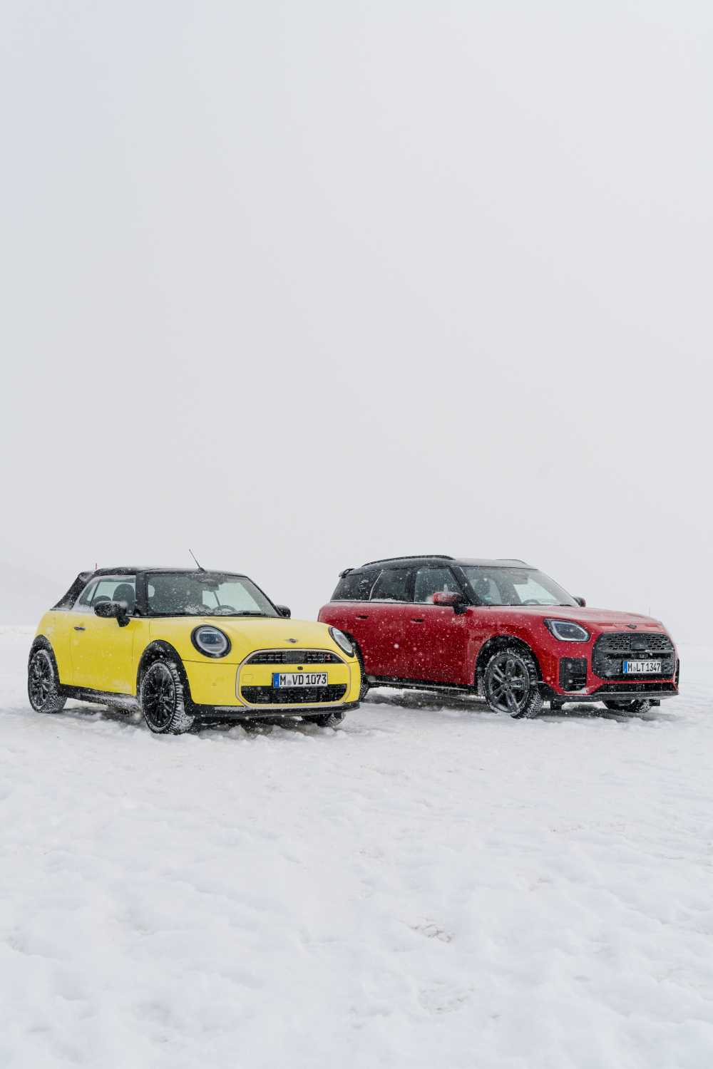 MINI Cooper ConvertibleS and MINI Countryman S ALL4 in winter (12/2024).