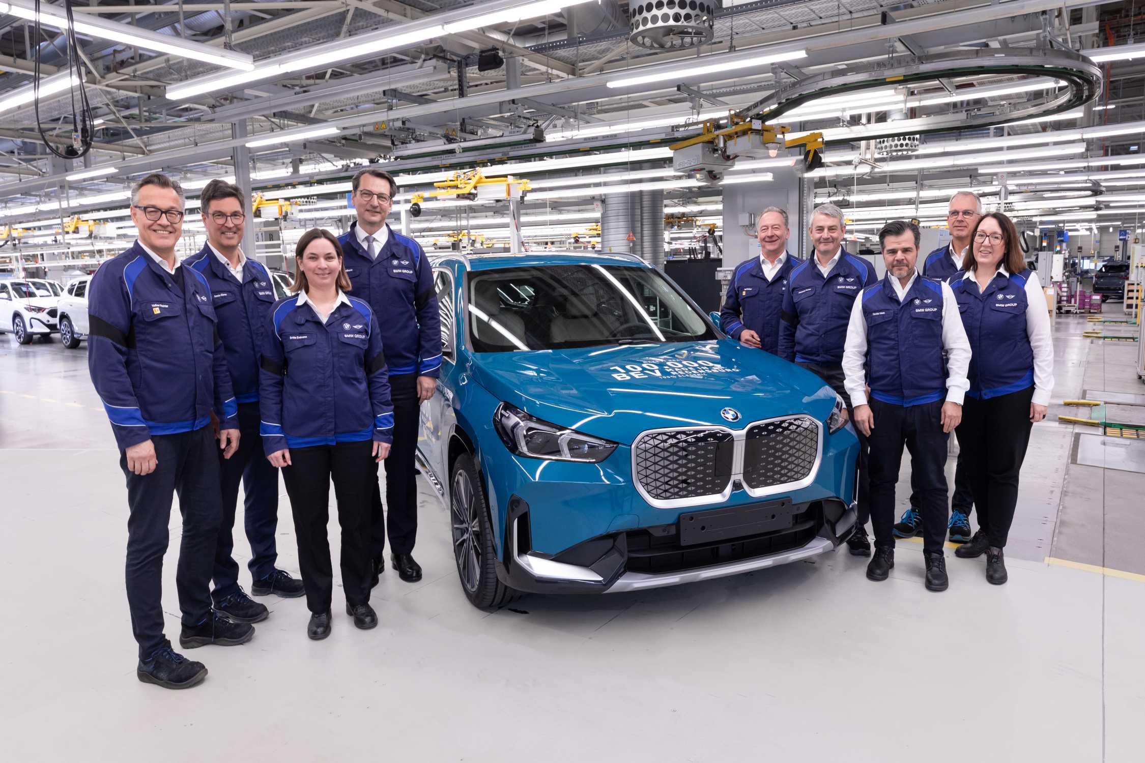 BMW Group Plant Regensburg: 100,000 fully-electric vehicles produced in 2024. Milan Nedeljković, member of the Board of Management responsible for Production and Armin Ebner, Director Plant Regensburg with the management team of Plant Regensburg (12/2024)