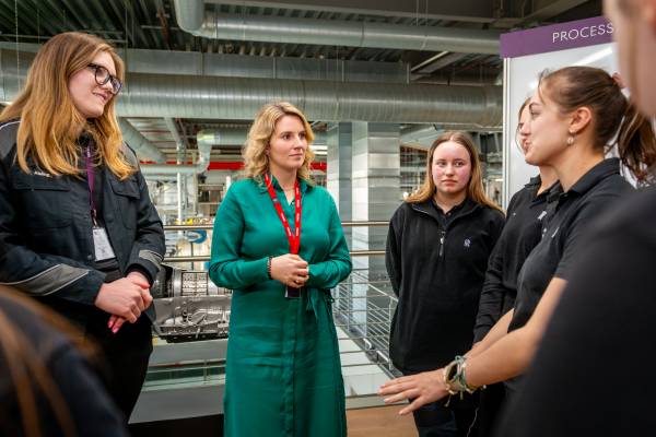 ROLLS-ROYCE MARKS NATIONAL APPRENTICESHIP WEEK WITH SPECIAL ALUMNI EVENT