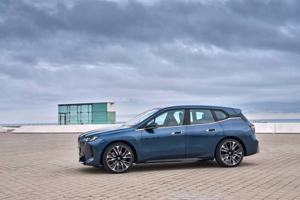 14kgfブルーオブシディアンⅨ P90589915-the-new-bmw-ix-