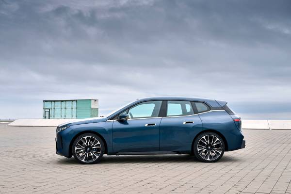 The new BMW iX xDrive45 - Arctic Race Blue metallic. (03/2025)