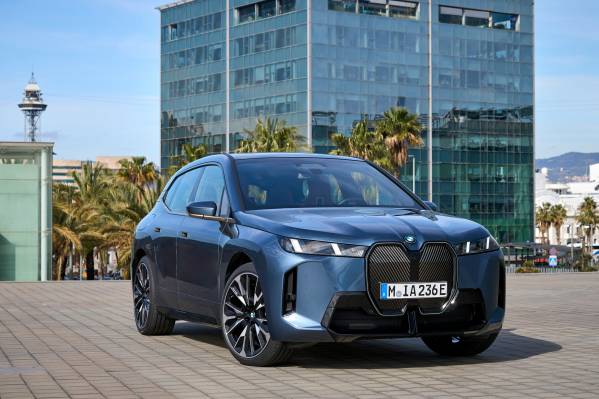 The new BMW iX xDrive60, Arctic Race Blue metallic. (01/2025)