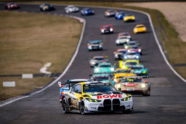Augusto Farfus finishes fourth in the BMW M6 GT3 at the FIA