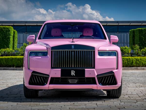 CHINESE MURAL ART: A CULTURAL TRIBUTE BY ROLLS-ROYCE