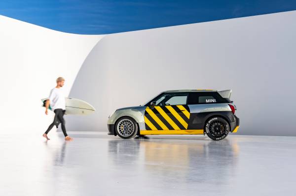 MINI 3-Door Hatch in Solaris Orange - Front View