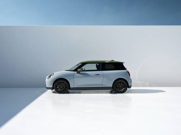 MINI 3-Door Hatch in Solaris Orange - Side View