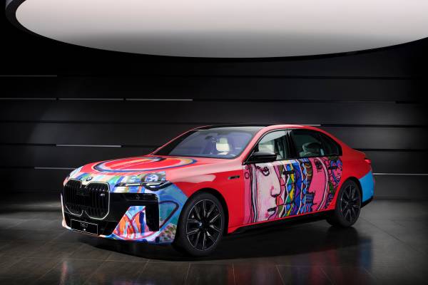 World Premiere: The BMW Art Car Collection on the Internet