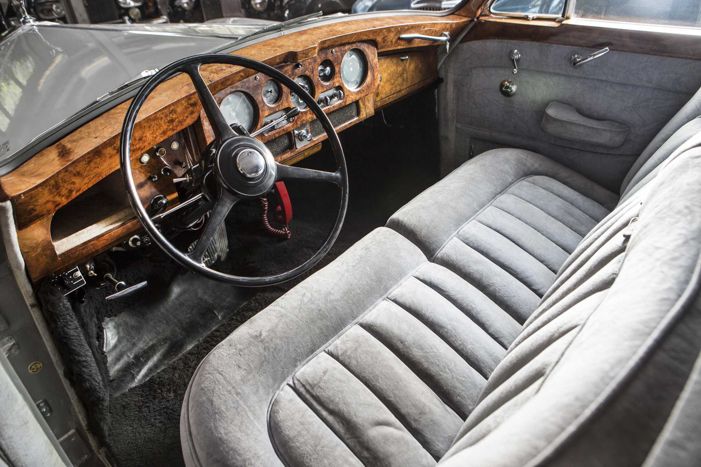 THE EX-KING OF ROCK 'N' ROLL - ELVIS PRESLEY 1963 ROLLS-ROYCE PHANTOM INTERIOR