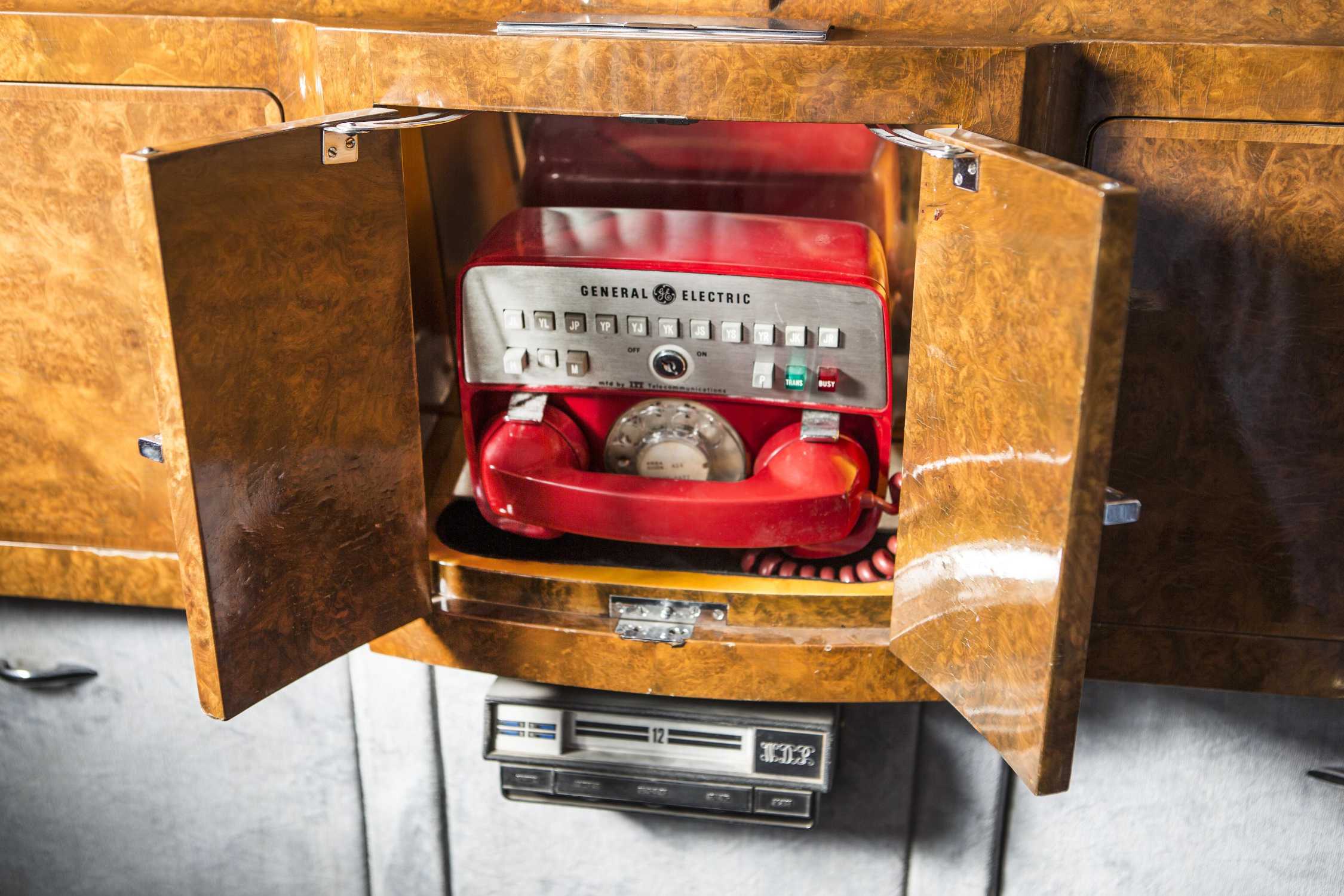 THE EX-KING OF ROCK 'N' ROLL - ELVIS PRESLEY 1963 ROLLS-ROYCE PHANTOM PHONE