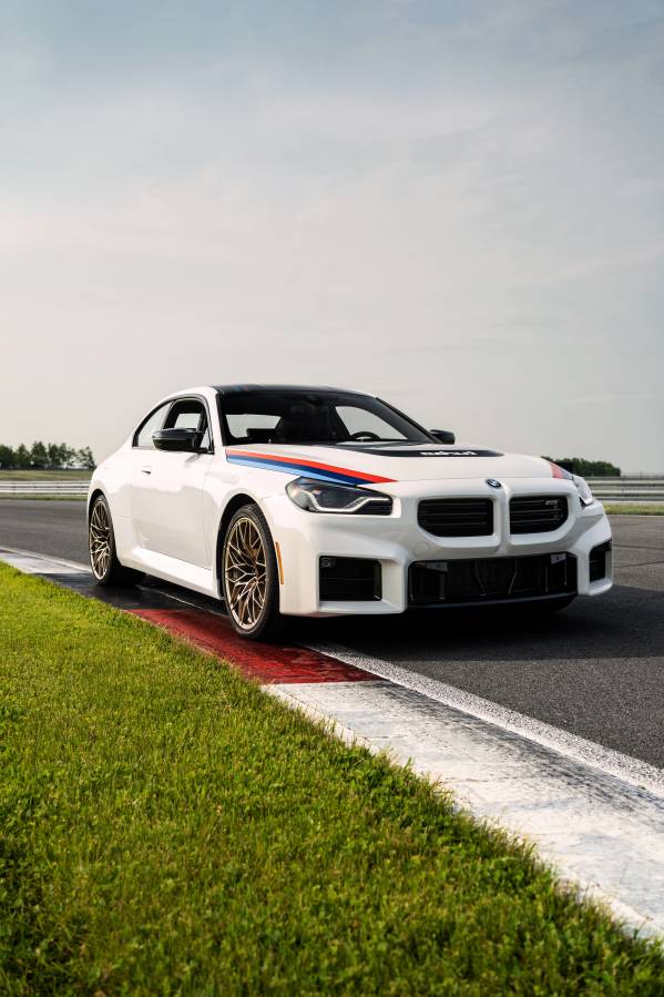 The all-new BMW M4 Coupé, Austin Yellow Metallic. 19“ M