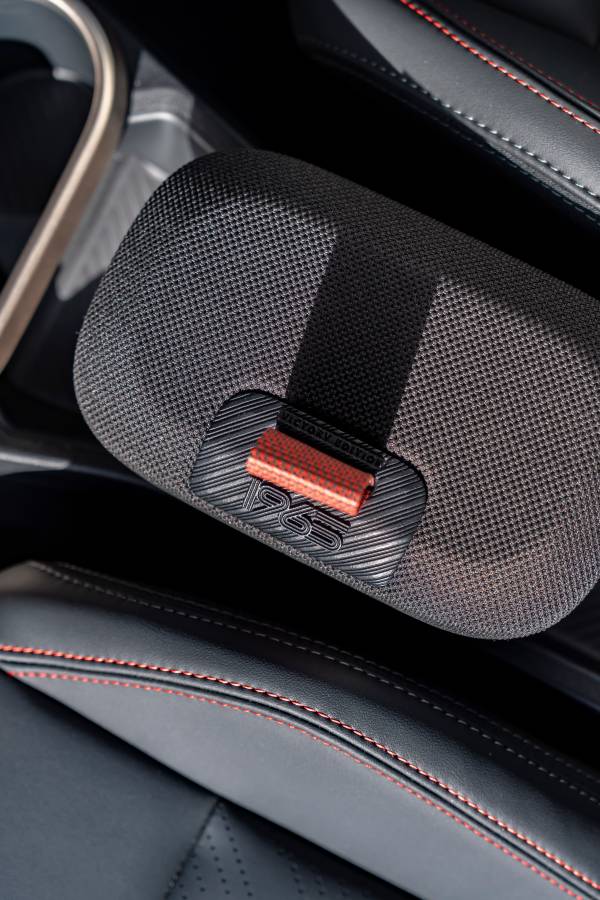 Tailor-made: hardshell “Business Case i8“ and small “Weekender PM