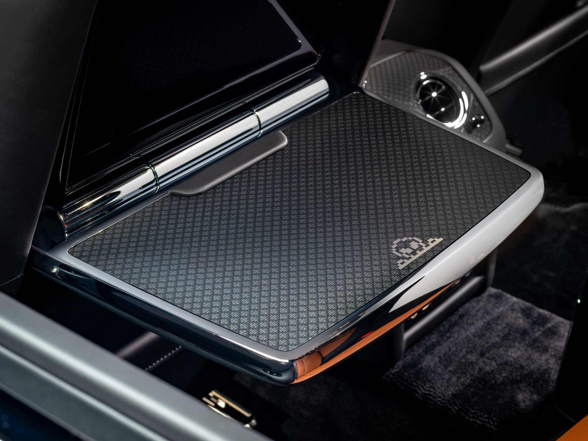 BLACK BADGE GHOST GAMER: INSPIRED BY THE GOLDEN AGE OF ARCADE GAMES