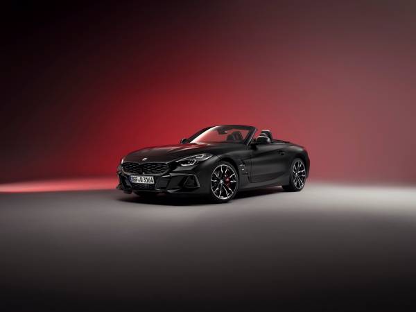 The Roadster reloaded: World premiere of the new BMW Z4 in Pebble