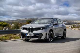 The new BMW iX3 50 xDrive, Space Silver (12/2025)