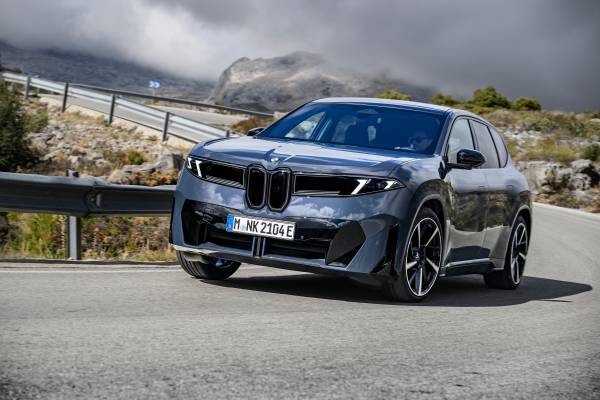 The new BMW iX xDrive60, Arctic Race Blue metallic. (01/2025)