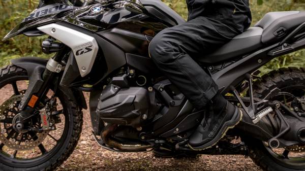BMW MOTORRAD - MORE SAFETY AND COMFORT: THE NEW STREETGUARD 3 SUIT