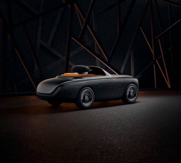 SPECTACULAR, SINGULAR AND DISTINCTLY SUCCESSFUL: ROLLS-ROYCE