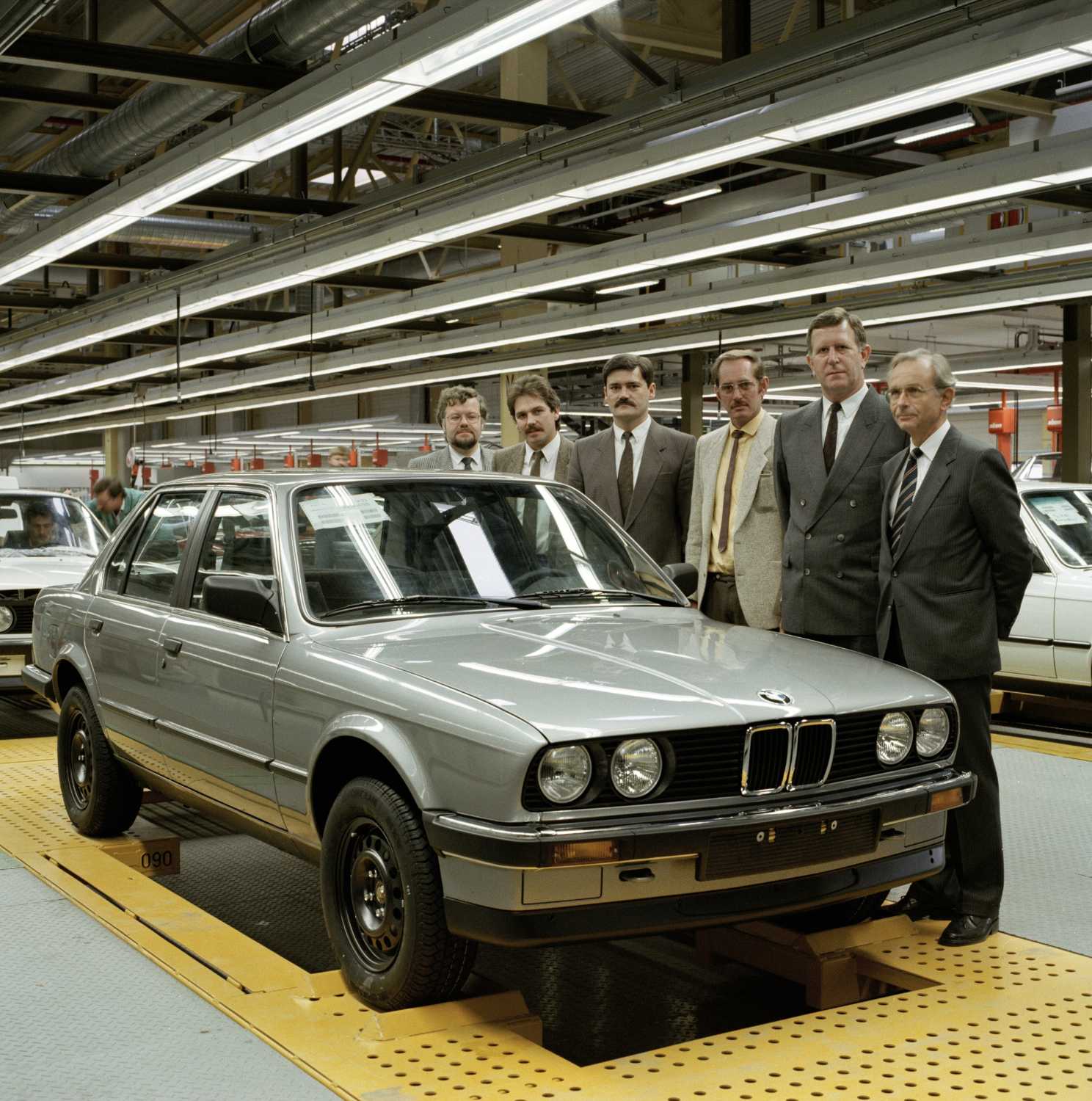 40 Jahre BMW Group Werk Regensburg: Im Oktober 1986 lief das erste Fahrzeug &ndash; ein BMW 3er (E30) &ndash; vom Band. (01/2025)