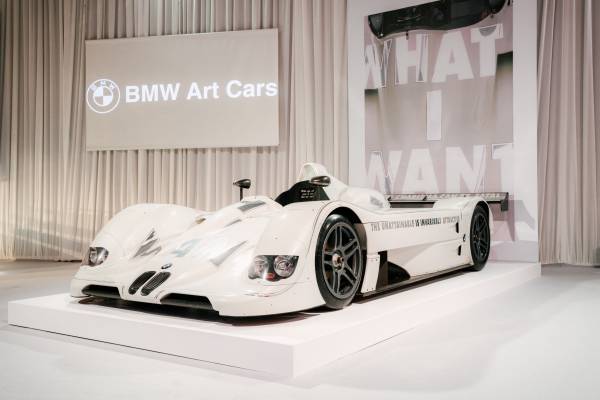 The new BMW 530e Sedan, Bernina grey amber effect (10/2020).