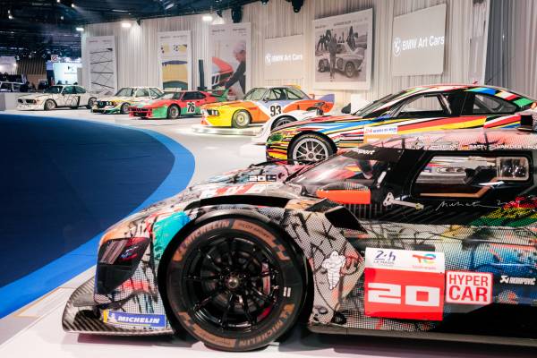 The new BMW M850i xDrive Coupe in colour Sunset Orange and 20