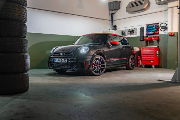 MINIデザイン・チームがデザインした日本限定MINI。名前も価格もMINI