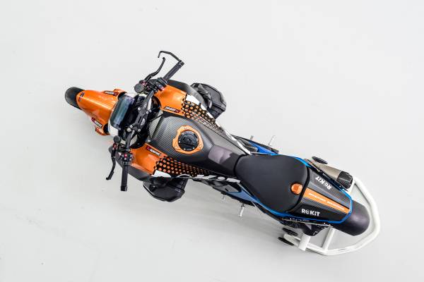 The new iX xDrive60 - Frozen Pure Grey metallic. (03/2025)