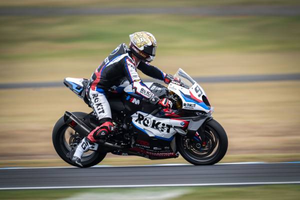 The new BMW Z4 M40i Roadster in color Frozen Grey II metallic and