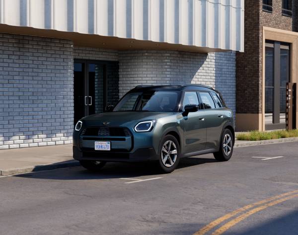 MINI COUNTRYMAN C SELECTを追加