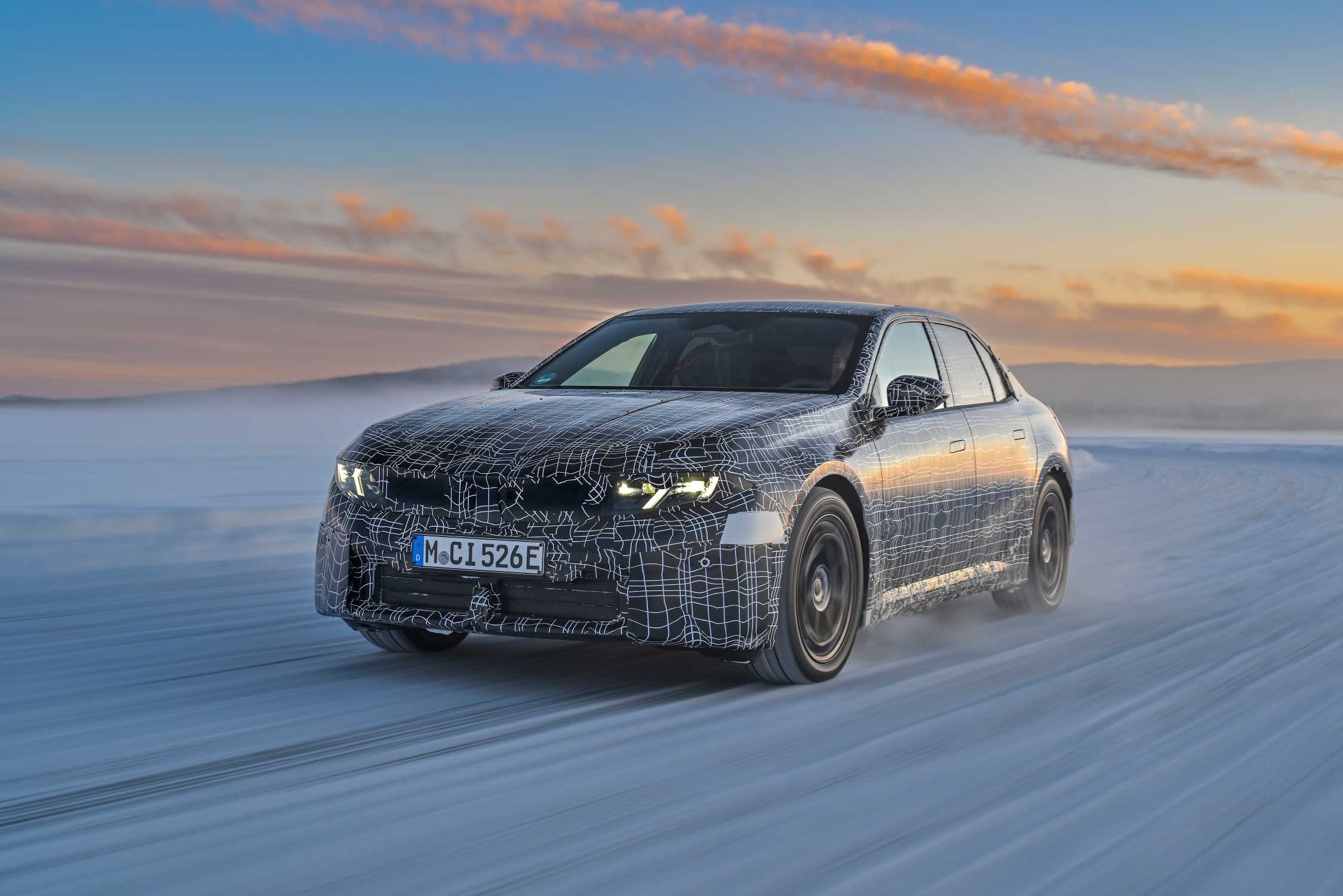 “Heart of Joy” meets snow and ice at the Arctic Circle. Technological quantum leap in the new BMW i3: dynamic fine-tuning of the Neue Klasse sedan in Arjeplog.