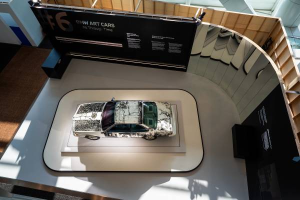  635CSi Art Car Museum Edition アートカー A cultural icon premieres in Asia: Rauschenberg's BMW Art Car at