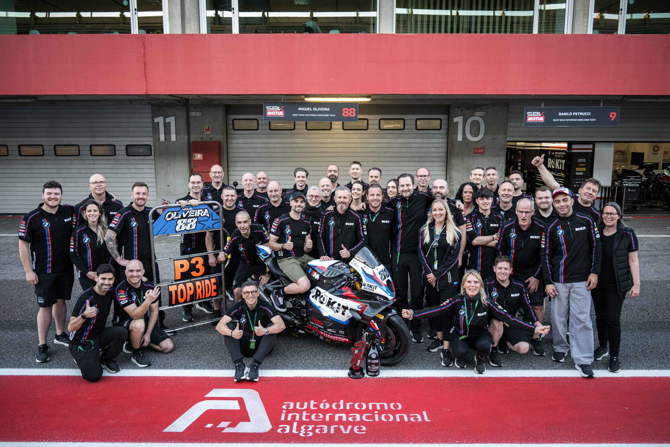 Portimão becomes an Oliveira party: Triple podium with the BMW M 1000 RR.