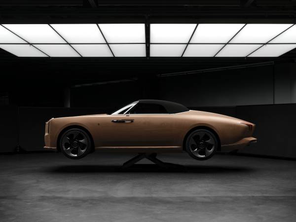 ROLLS-ROYCE LA ROSE NOIRE DROPTAIL