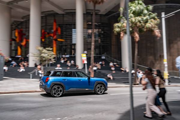 The new BMW iX xDrive60, Arctic Race Blue metallic. (01/2025)