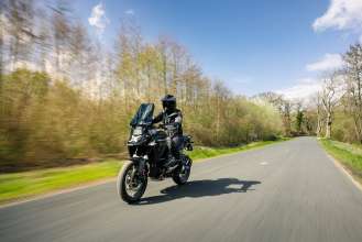 BMW Motorrad France présente la BMW R 1300 GS Dark Edition (04/2026)