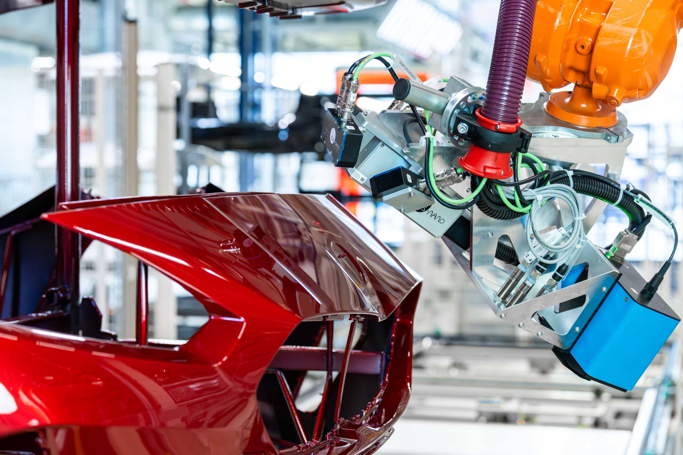 BMW Group Plant Leipzig introduces terahertz-based measurement of plastic components in series production.