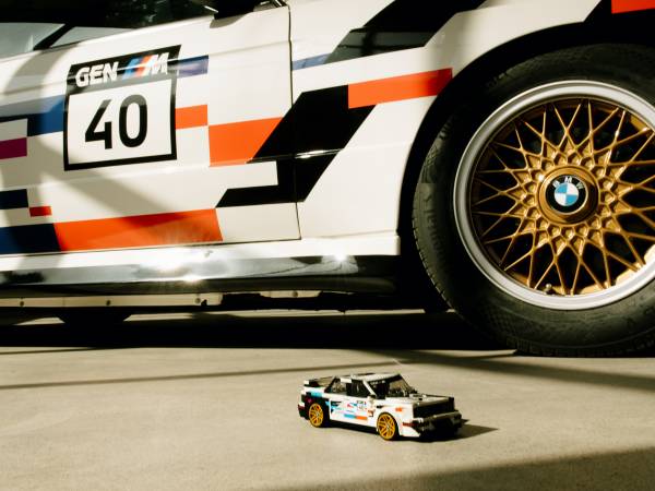 BMW M3 E30 – LEGO® Speed Champions set.