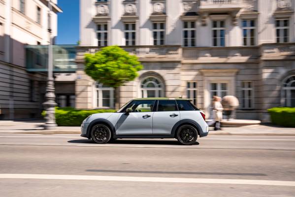MINI Cooper S 5-Door Paul Smith Edition (05/2026)