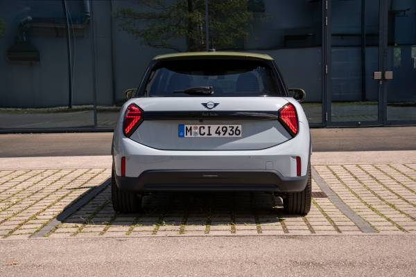 MINI Cooper S 5-Door Paul Smith Edition (05/2026)