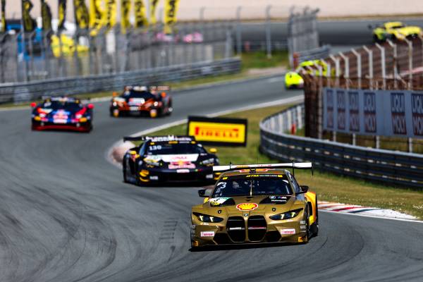  3シリーズ RCカー Jörg Müller 42 Jörg Müller (GER) in the BMW M3 GTR # 42 races in front during the