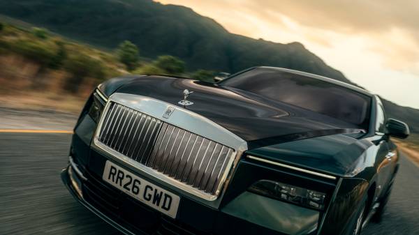 ROLLS-ROYCE CELEBRATES FLORAL ART IN CHELSEA WITH SPECTRE