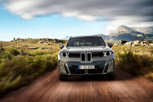 https://mediapool.bmwgroup.com/cache/P9/202606/P90645982/P90645982-bmw-ix5-60-xdrive-06-2026-600px.jpg