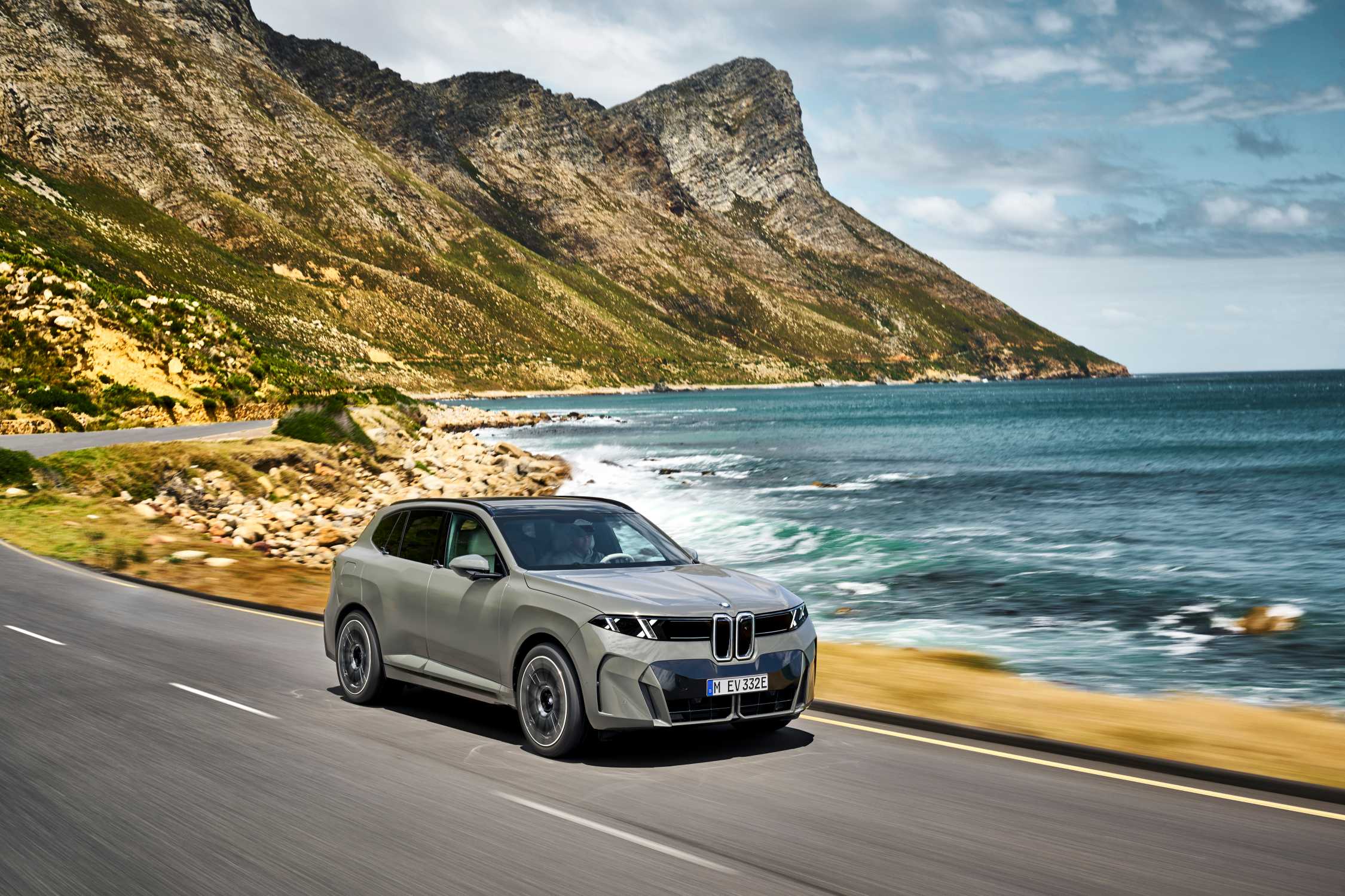 Official BMW image of the new X5 and iX5 at the Home of X reveal