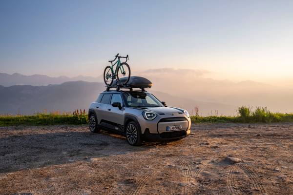 BMW Motorrad presents ConnectedRide Com U1.
