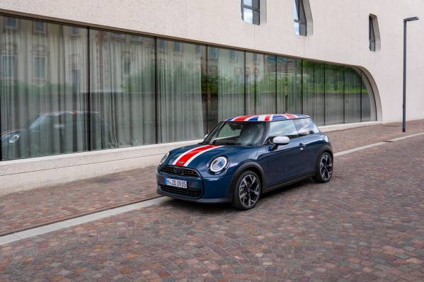 MINI Cooper Oxford Edition: un omagiu adus casei mărcii